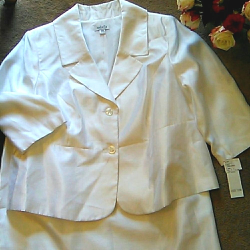 NWT Isabella Suits White Two Piece Suit